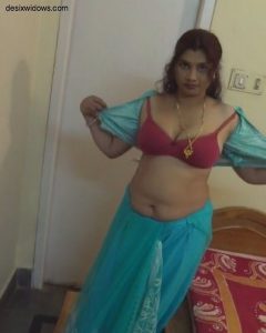 माँ बेटी दोनों एकसाथ चुदाने आते हे • Hindi sex kahani